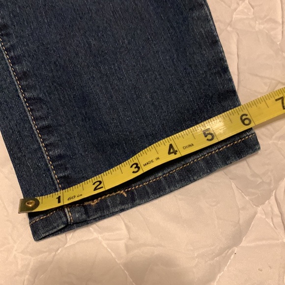 Levi pull on Jeans - Picture 8 of 9